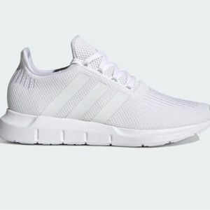 NWT Adidas Unisex Swift Run J 1.0 Shoes size 5.5 (Big Kid)